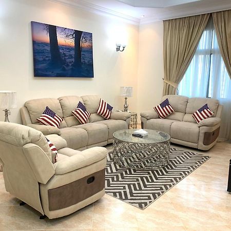 Al Misrea Tower Apartment Манама Екстериор снимка