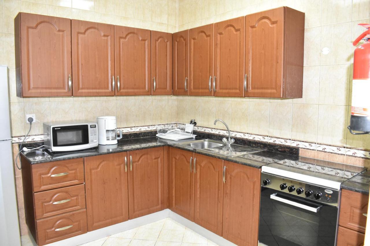 Al Misrea Tower Apartment Манама Екстериор снимка