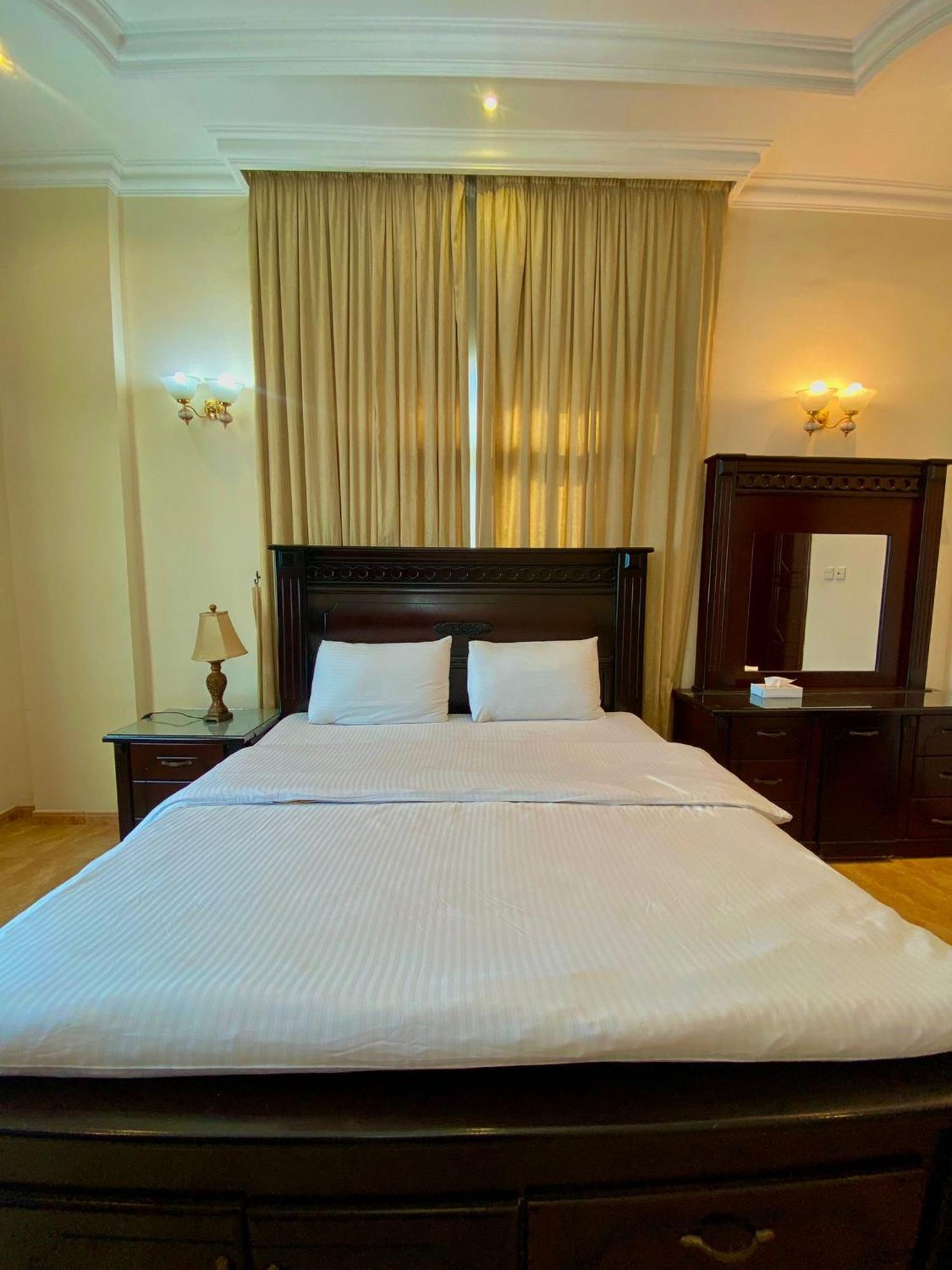 Al Misrea Tower Apartment Манама Екстериор снимка