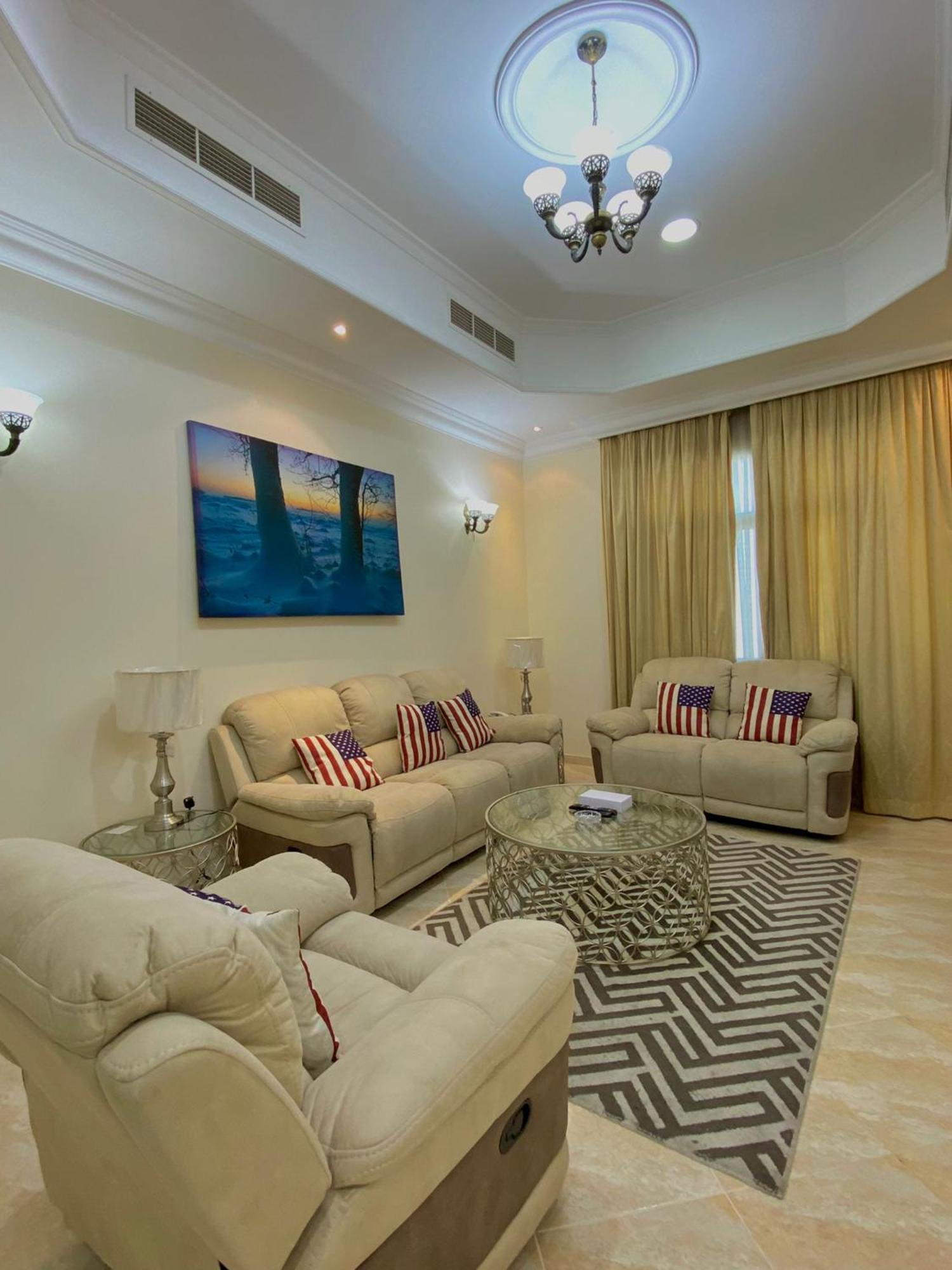Al Misrea Tower Apartment Манама Екстериор снимка