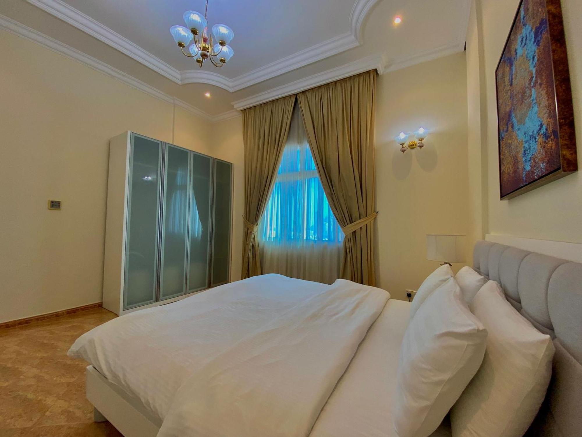 Al Misrea Tower Apartment Манама Екстериор снимка